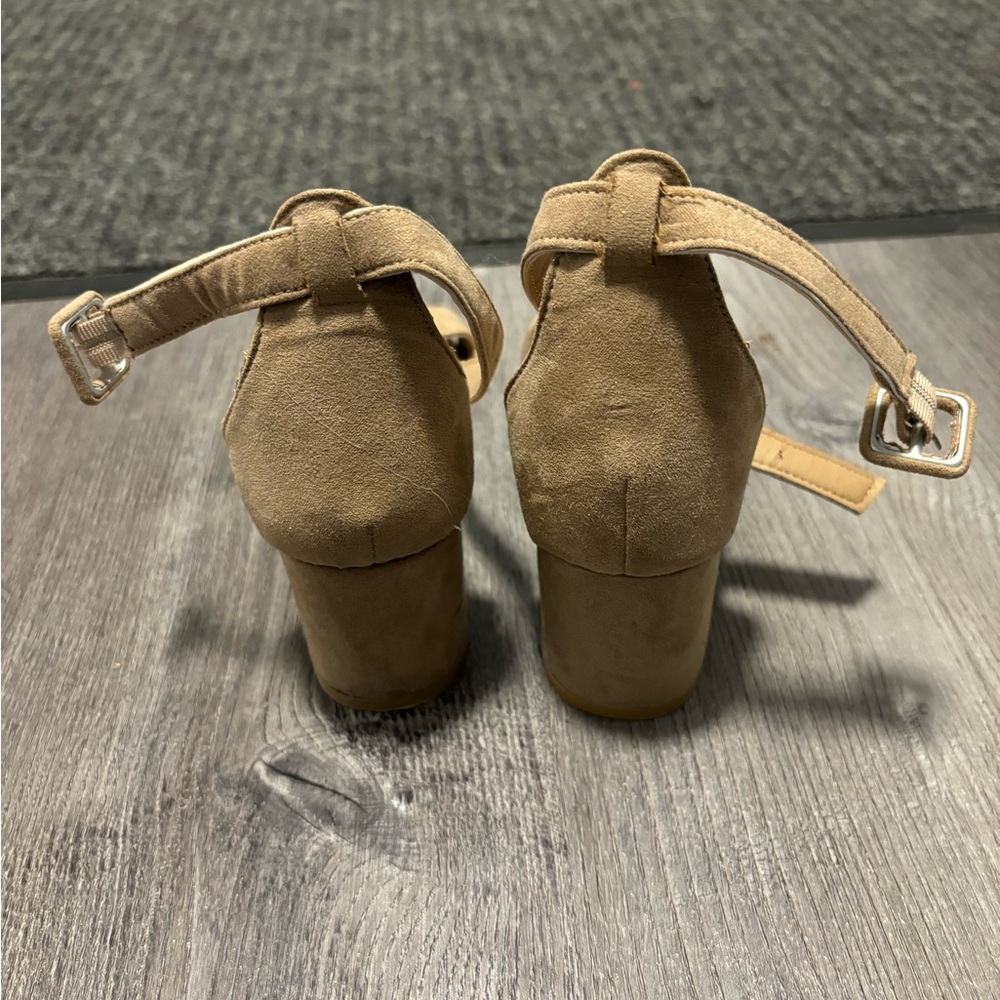 Heels - Picture 3 of 3